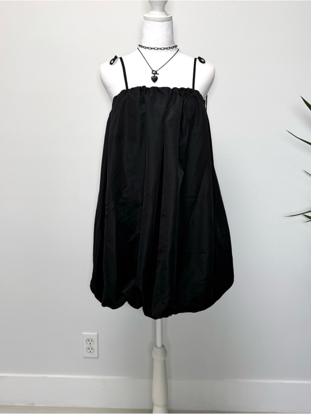 Black Minimalist Glam Taffeta Bubble Hem Mini Dress NWT M LBD Whimsygoth Formal - Picture 5 of 7